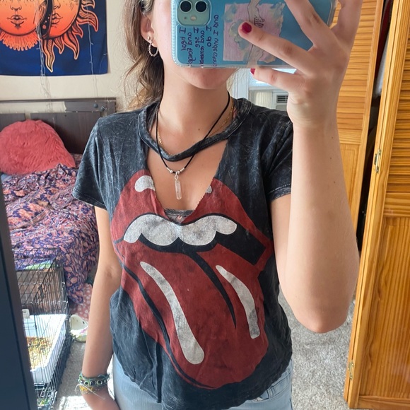 rolling stones t-shirt with v-line cut - Picture 1 of 3